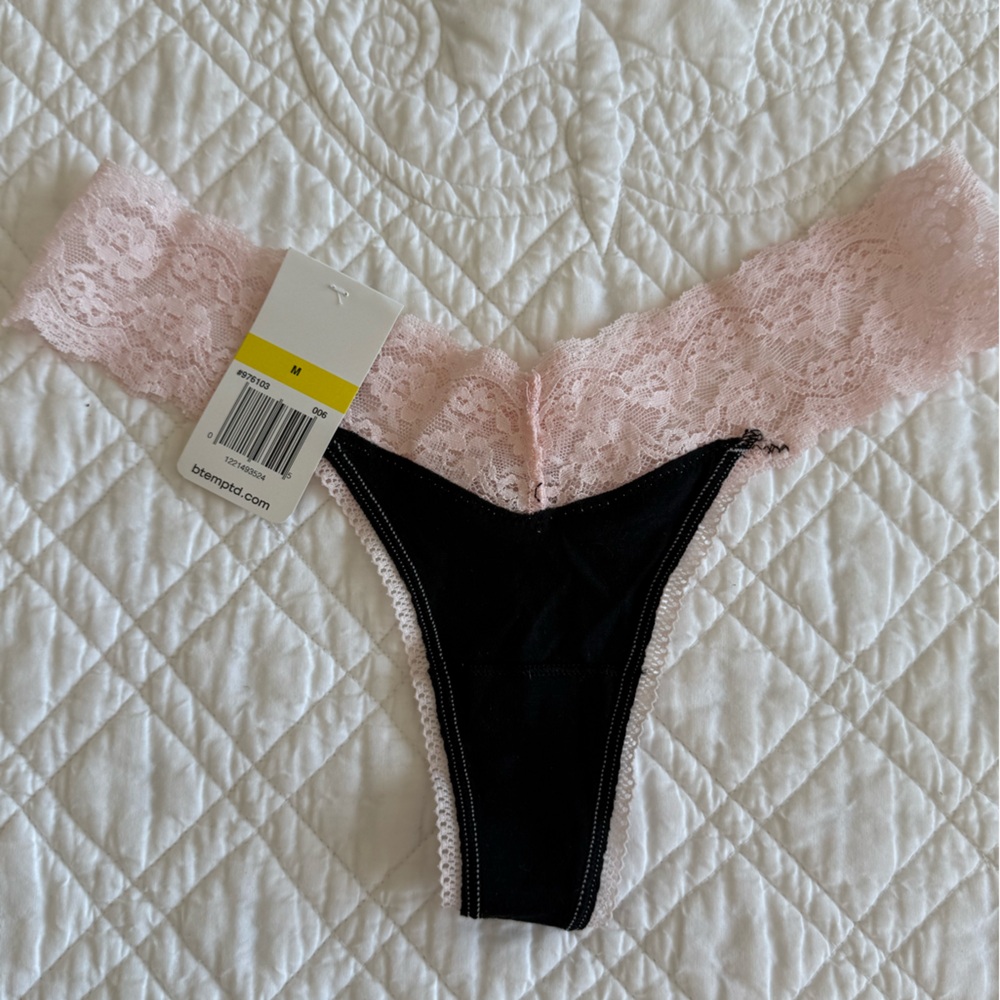 NWT B’tempt’d by Wacoal Black and Pink Lace Trim Thong  Size M